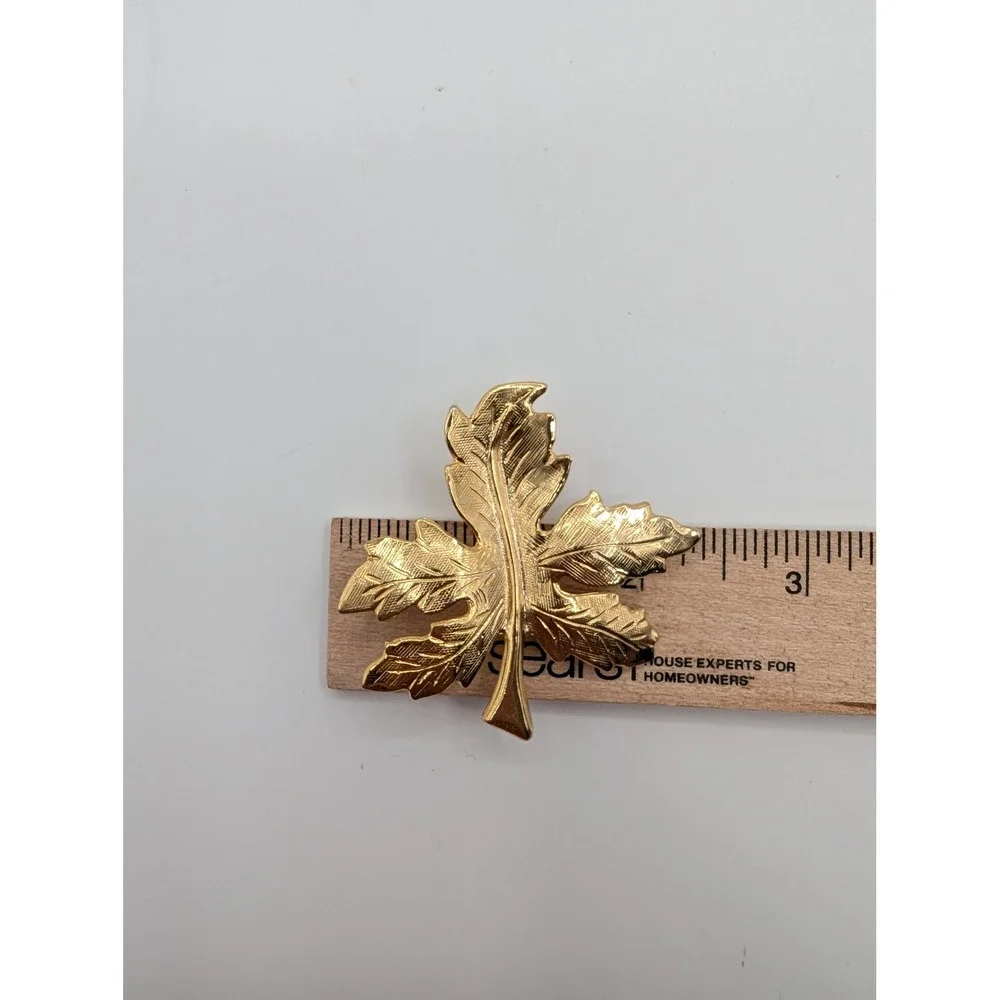 Vintage Gold Tone Maple Leaf Brooch‎ Textured Autumn Fall Nature Pin 2 Inch